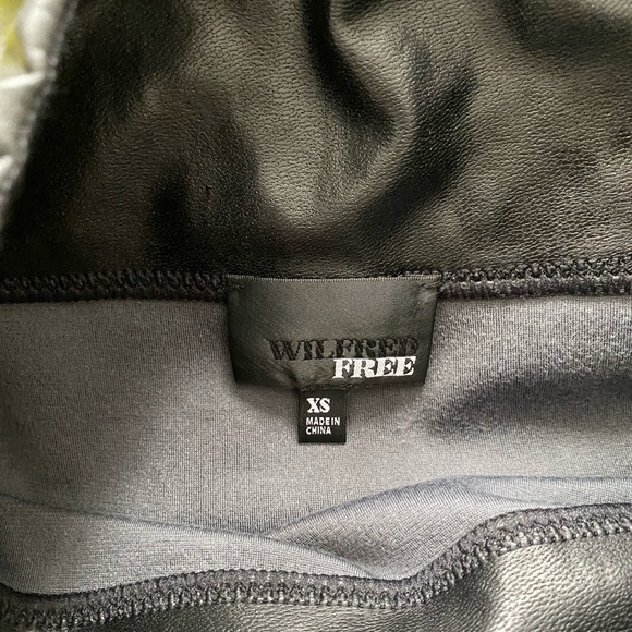 Wilfred Free black leather pencil skirt EUC size XS - Picture 3 of 3